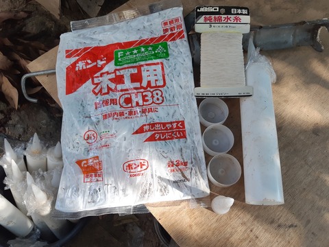 詰め替え用の木工ボンドほか