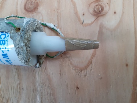 ノズルにガムテープでスリーブを作る