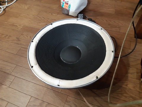 JBL2231A改造品_床に伏せて測定