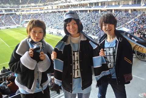 川崎フロンターレのサポーターがめっちゃ美人な件 フットボールちゃんねる