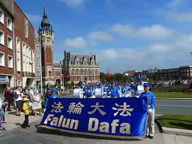 2013-7-5-minghui-france-hongfa-1