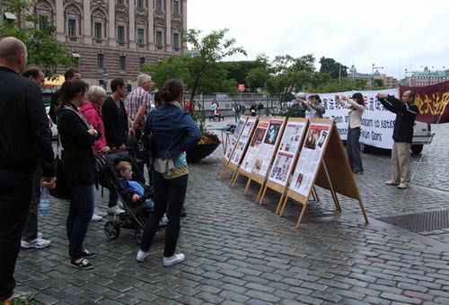 2012-7-17-falun-gong-sweden-03