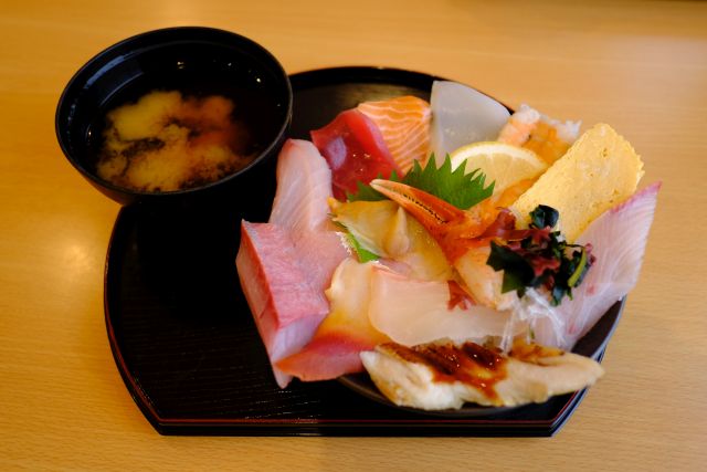 お得な海鮮丼 魚しん すすむの食べ歩き備忘録