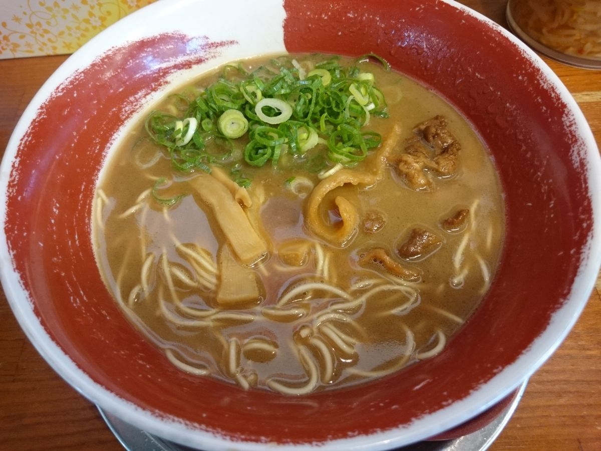 豚骨ベースに濃口醤油 徳島ラーメン 麺王 すすむの食べ歩き備忘録 豚骨ベースに濃口醤油 徳島ラーメン 麺王 すすむの食べ歩き備忘録