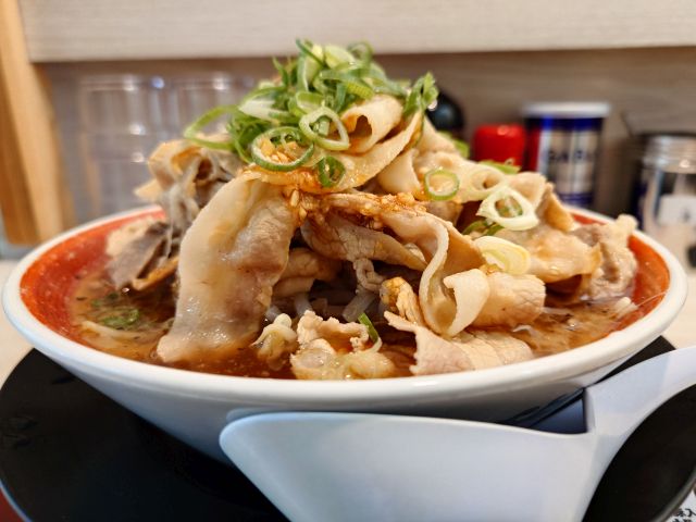 ボリューム満点肉盛麺 ど29麺！！ : ＠すすむの食べ歩き備忘録