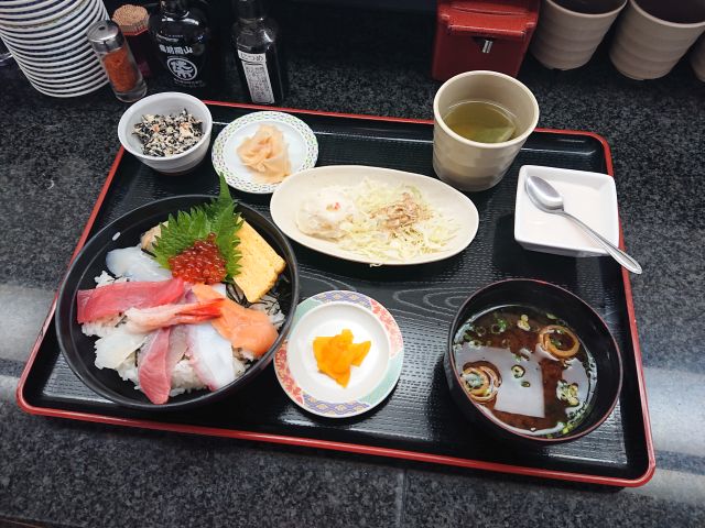 巨大回転寿司の海鮮丼 おんまく寿司 青江店 すすむの食べ歩き備忘録