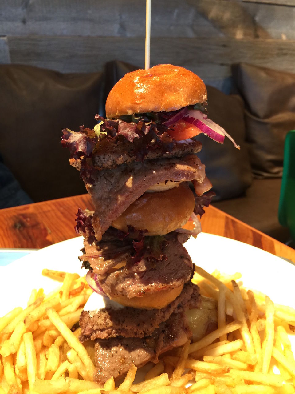 湘南ステーキバーガーはインパクト絶大 J S Foodies 江ノ島店 大竹亮のハッカーバーガー 湘南ステーキバーガーはインパクト絶大 J S Foodies 江ノ島店 大竹亮のハッカーバーガー
