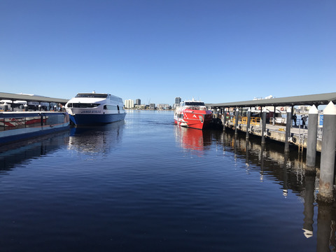 E186F0F5-70C7-4DF0-8E98-A087FFB16098