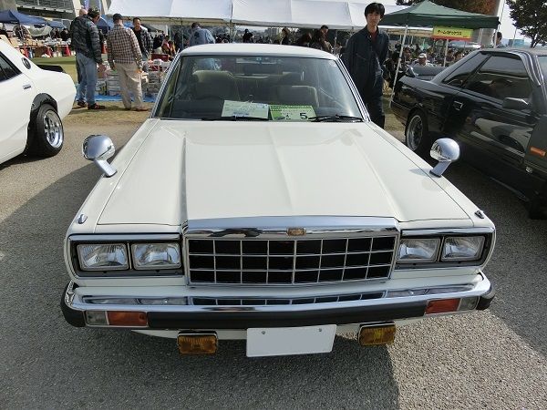 Nissan laurel c230