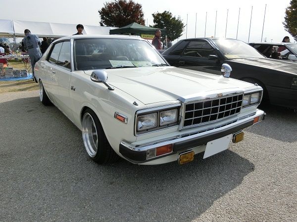 Nissan laurel c230