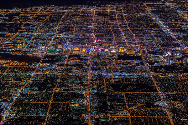 ラスベガスの美しい夜景写真 3 3キロ上空から撮影