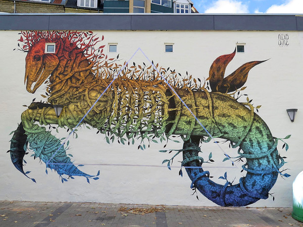 馬と人魚のような壁画