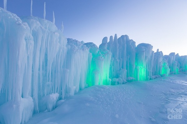巨大な氷のお城！カナダの『アイスキャッスル 』 (9)