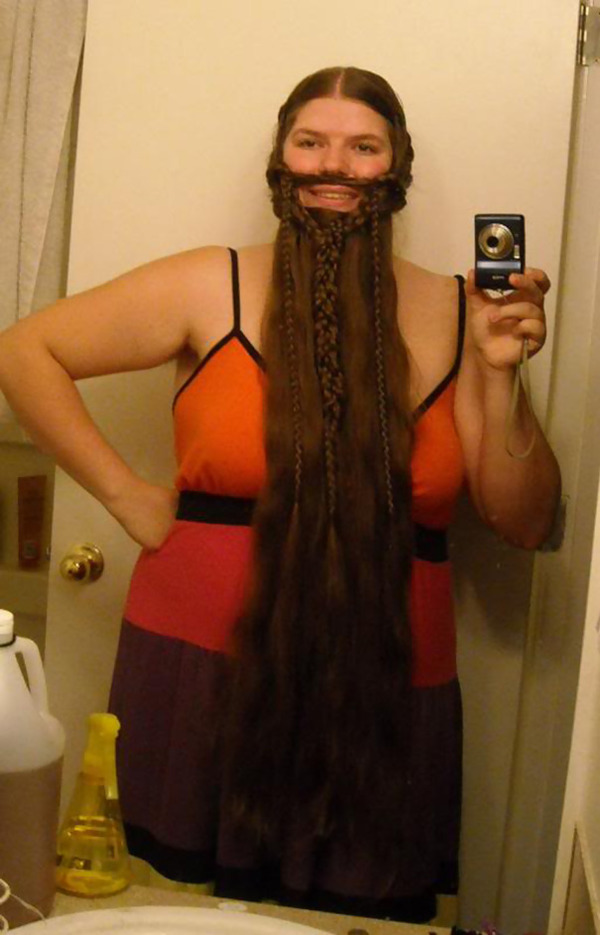 海外美女がヒゲ！自分の髪の毛で髭を作ってみた画像 (33)