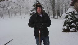 楽に雪かきをする裏技！シャベルを使わないで雪を掃ける方法