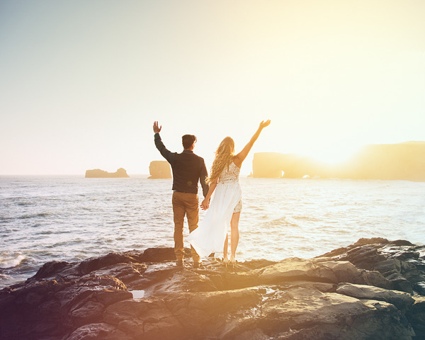 伝統的な結婚式を挙げずにアイスランドを旅したカップル (5)
