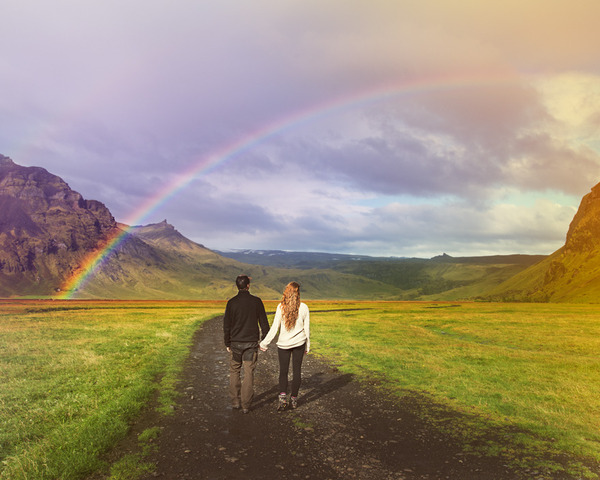 伝統的な結婚式を挙げずにアイスランドを旅したカップル (15)