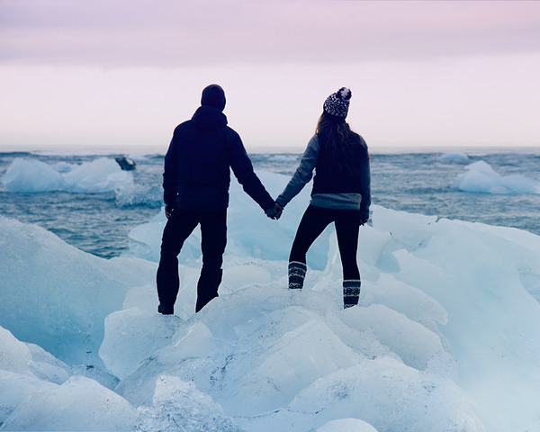 伝統的な結婚式を挙げずにアイスランドを旅したカップル (9)