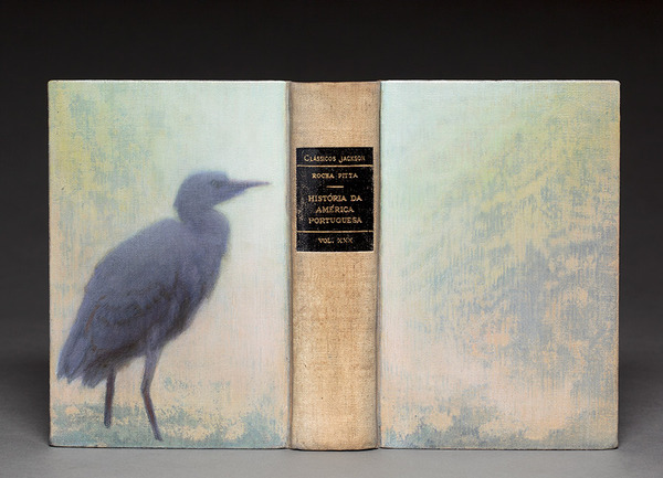 古本を使って制作された野鳥の肖像画と生息地の彫刻 1