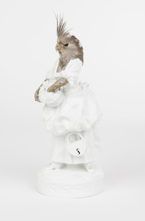鳥頭人間,バードヘッドの磁器彫刻アート 5