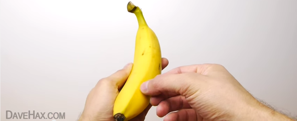 皮を剥いたら既に食べやすくカットされてるバナナの作り方 皮を剥いたら既に食べやすくカットされてるバナナの作り方