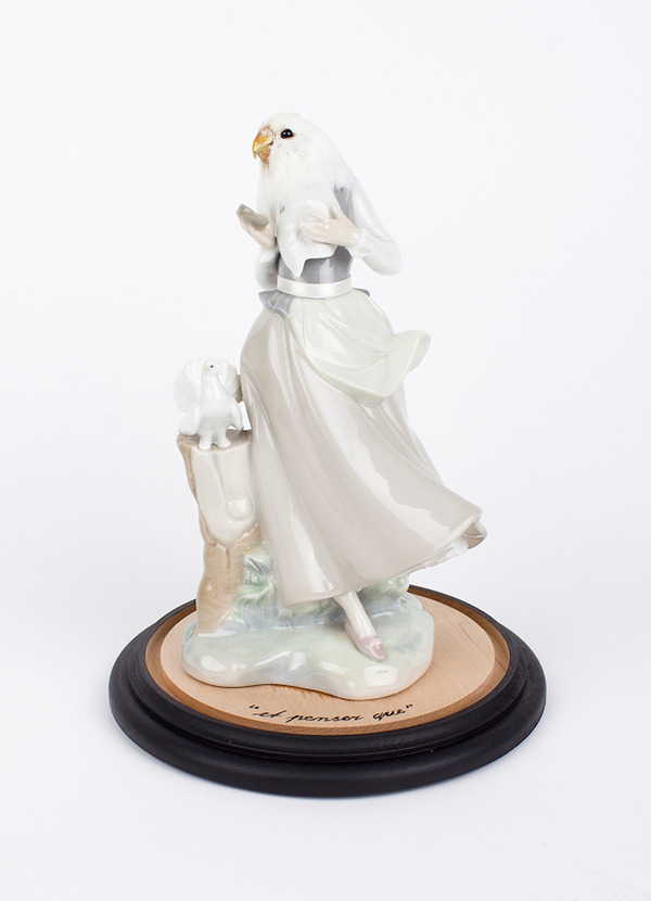 鳥頭人間,バードヘッドの磁器彫刻アート 4