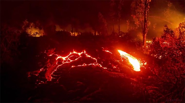 まるで地獄のようなキラウエア火山
