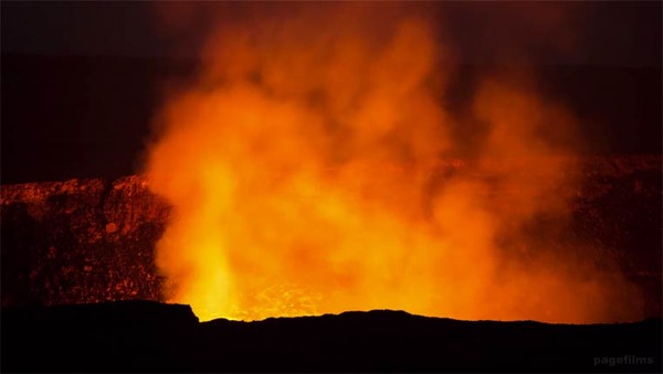 噴火したキラウエア火山