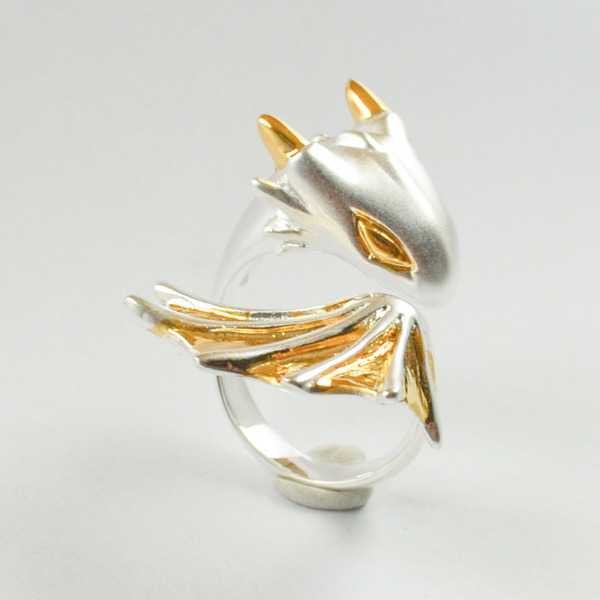 かっこかわいい 竜をモチーフにした指輪 ドラゴンリング