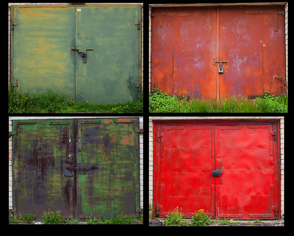 ひたすらに古いガレージの写真。カラフルな金属製の車庫の扉 (3)