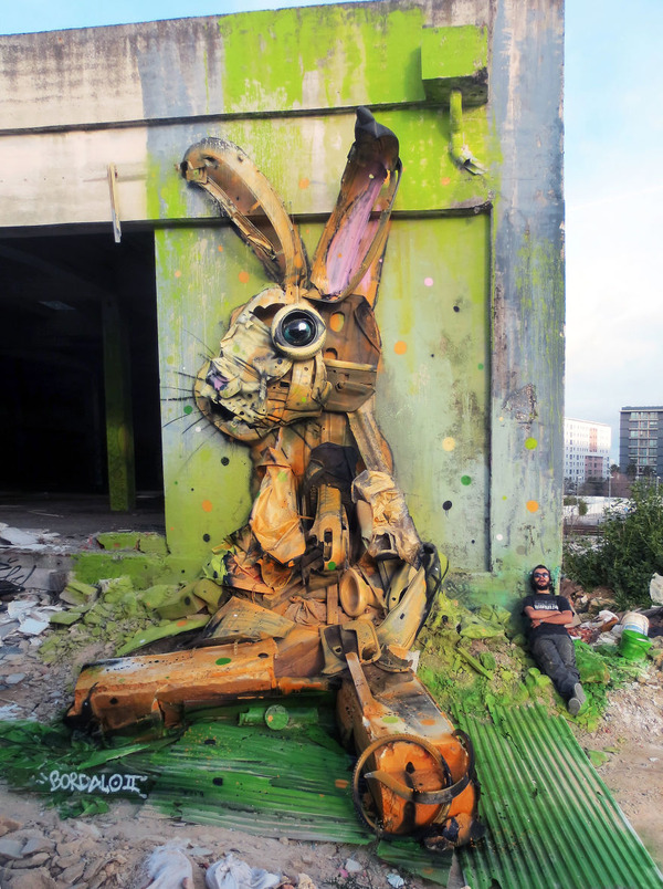 粗大ゴミをリサイクルしたストリートアート Artur Bordalo 1