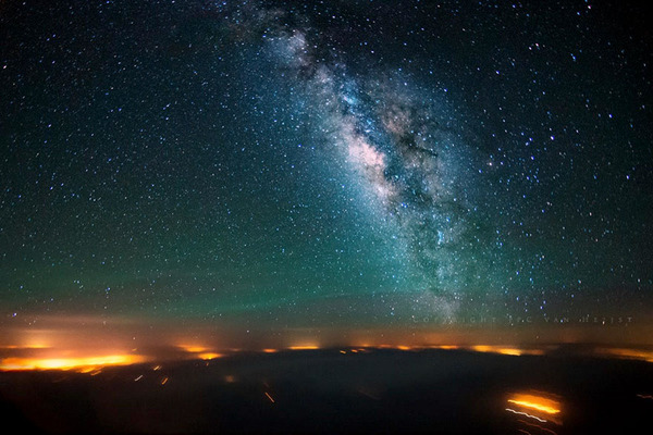 コックピットから撮影された壮大な空の写真 (1)