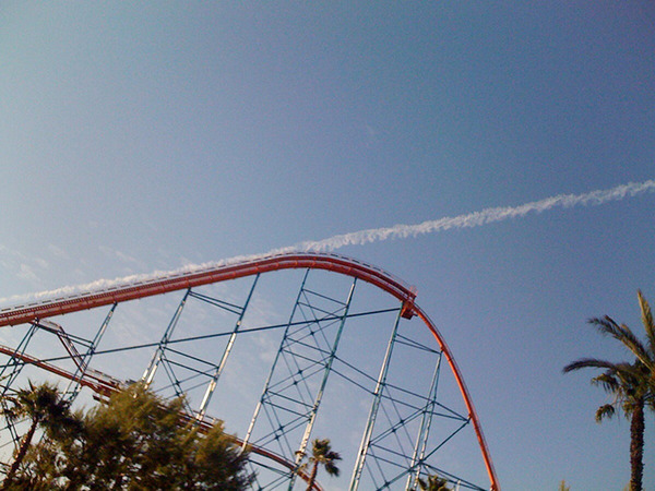 空まで飛んでいっちゃったジェットコースター