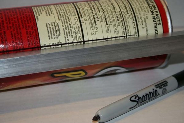 マジックで側面に線を引く