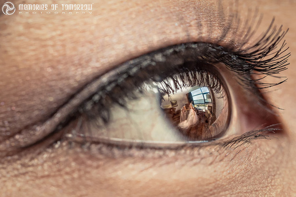 思い出は心に刻む 瞳に反射して映る結婚式の風景を写真撮影した Eyescapes