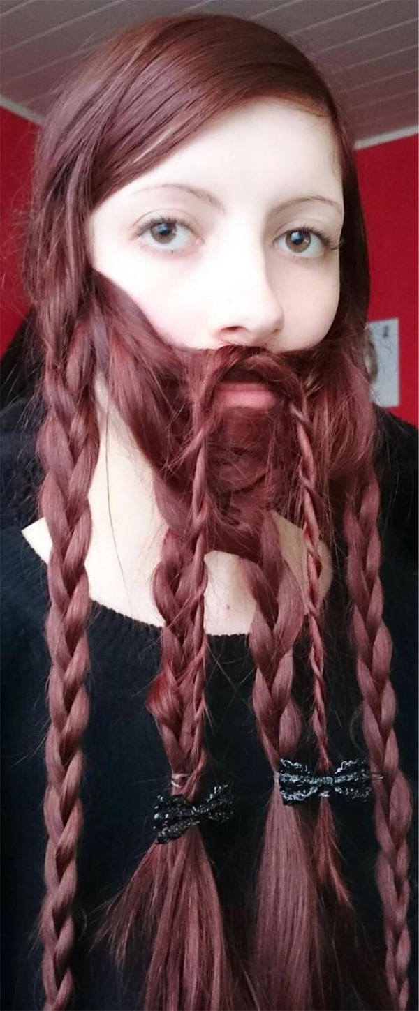 海外美女がヒゲを生やしてみた 自分の髪の毛で髭を作ってみた画像特集