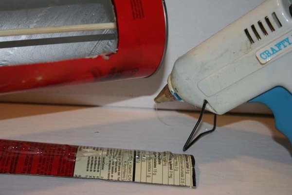 カットした側面部を接着。台座になる