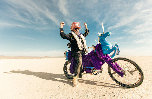 砂と風が吹き荒れる砂漠のお祭り！バーニングマン2015年の画像 (2)