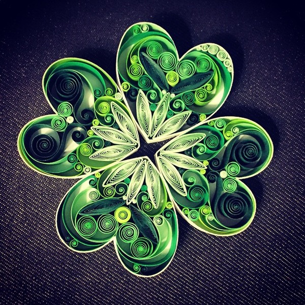 ペーパークイリング 紙をクルクルして作る 繊細で装飾的なアート ペーパークイリング 紙をクルクルして作る 繊細で装飾的なアート