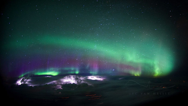 コックピットから撮影された壮大な空の写真 (10)