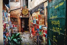 猫の本屋！ヴェネツィアにある珍しい書店『Libreria Acqua Alta』