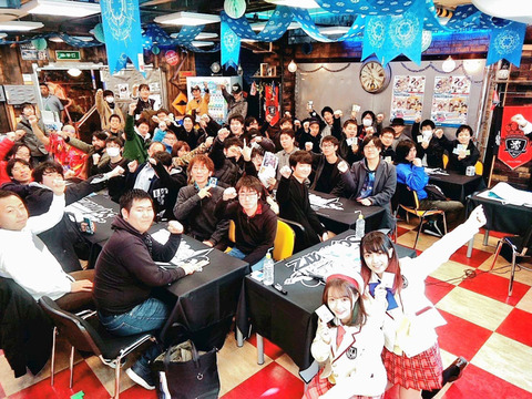 【画像】カードゲーム大会に参加したカードゲームマニアの美少女さん、無邪気に遊ぶ姿が可愛いすぎると話題にｗｗｗｗｗｗｗｗｗｗｗ