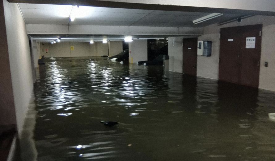 【速報】 千葉  大雨で女性が社内閉じ込めで心肺停止