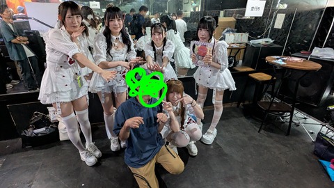 【画像】アイドル現場のおっさんってヤれないのに何で見に行くんや？