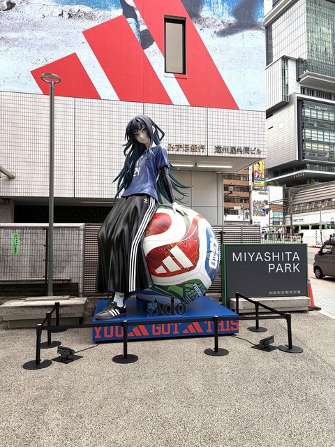 【速報】Adoちゃん、渋谷にBIG Ado像を設置 (※画像あり) 【速報】Adoちゃん、渋谷にBIG Ado像を設置 (※画像あり)