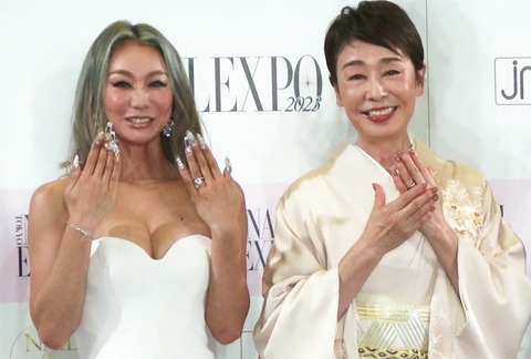 【画像】安藤優子さん(65)、倖田來未さん(41)を公開処刑