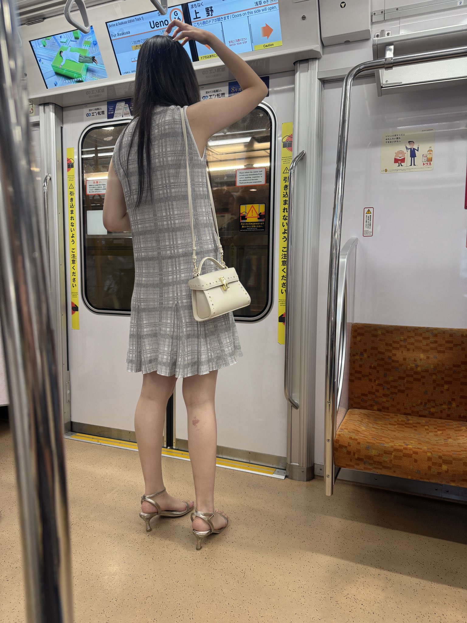 【画像】チンさん、電車でデカ女にビビりまくってしまうwwwwwwwww