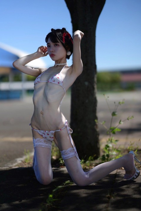 【画像】こういうストイックに身体を絞ってるグラビアアイドル