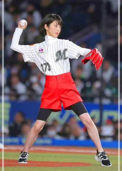 【画像】浜辺美波ちゃんの鍛え上げられたムキムキのふくらはぎｗｗｗｗｗｗｗｗｗ