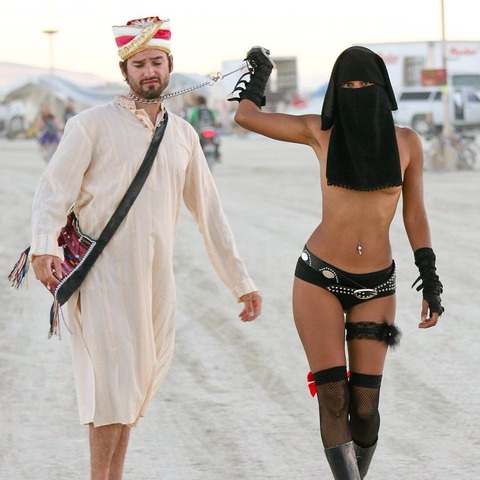 【画像】イスラム女子、スタイル強調タイプのヒジャブを着て炎上ｗｗｗｗｗｗｗｗｗｗ